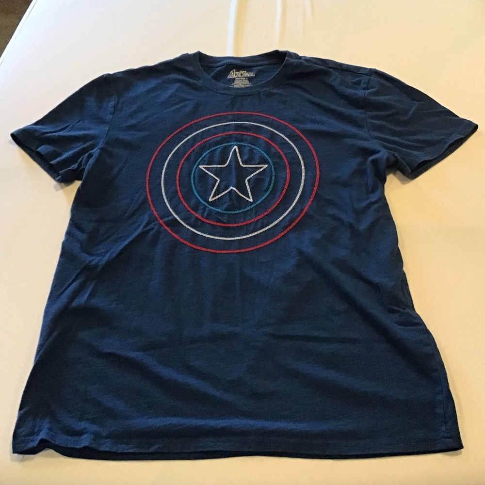 Captain America Embroidered T-shirt - Picture 2 of 8